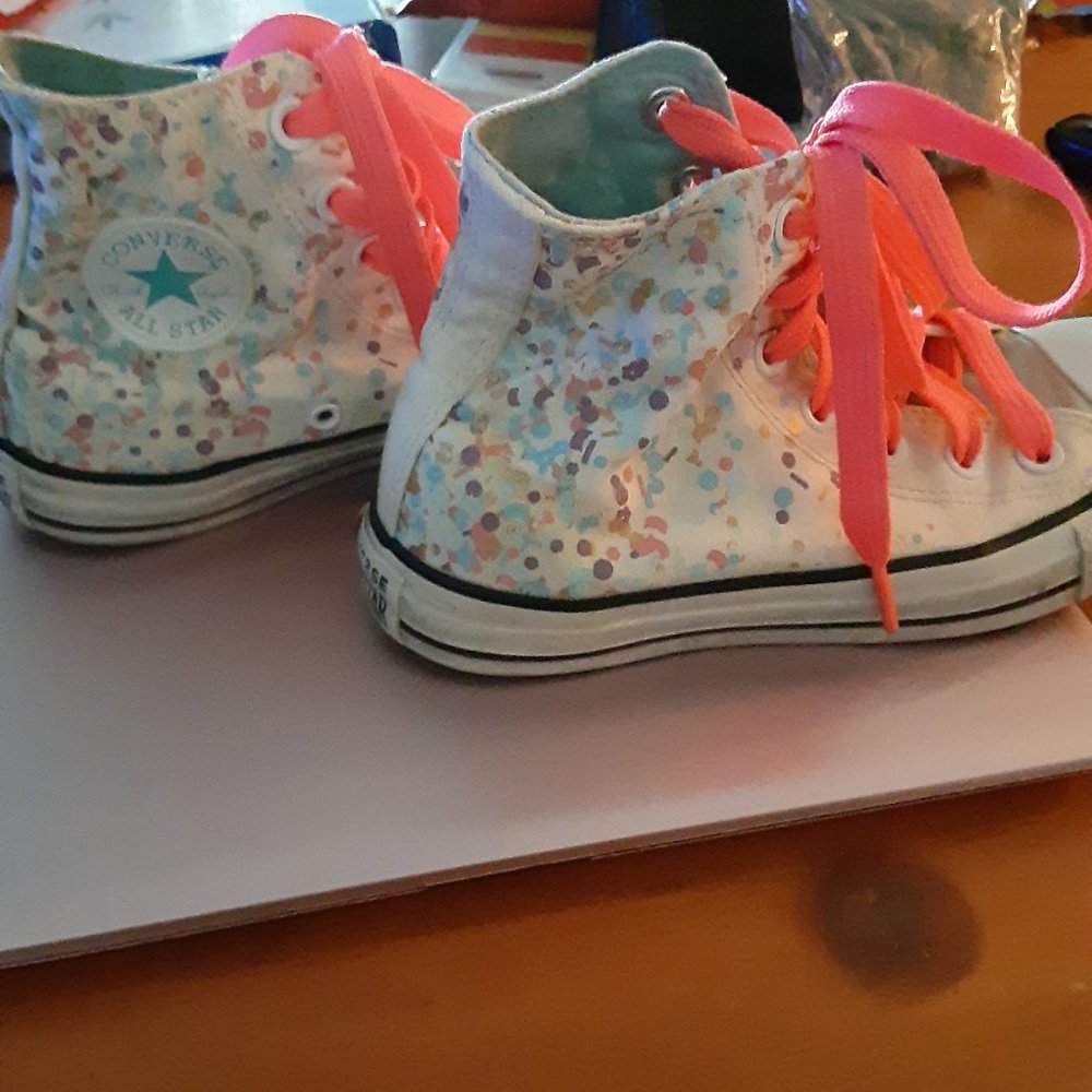 Converse sneakers-womens size 6 - Picture 2 of 6